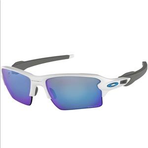 Oakley Flak 2.0 XL sunglasses blue lenses